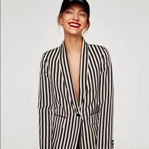 PINSTRIPED BLAZER